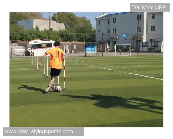 精彩足球绕杆挑战视频展示技巧与创意的完美结合 精彩足球绕杆挑战视频展示技巧与创意的完美结合